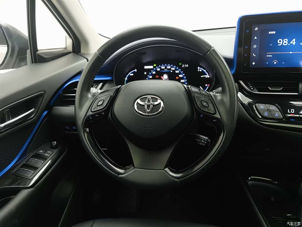 Toyota C-HR, 2022 11
