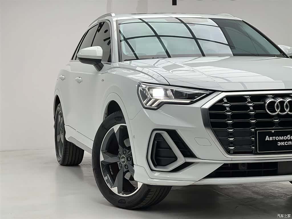 Audi Q3, 2022 4