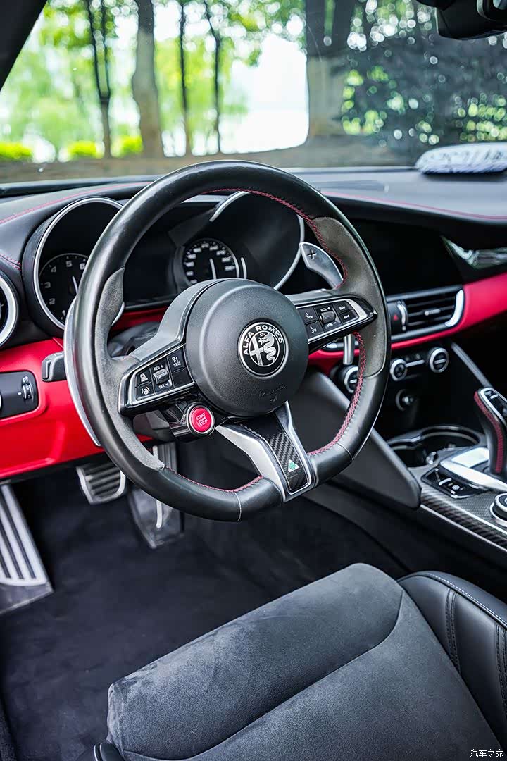 Alfa Romeo Giulia, 2022 10