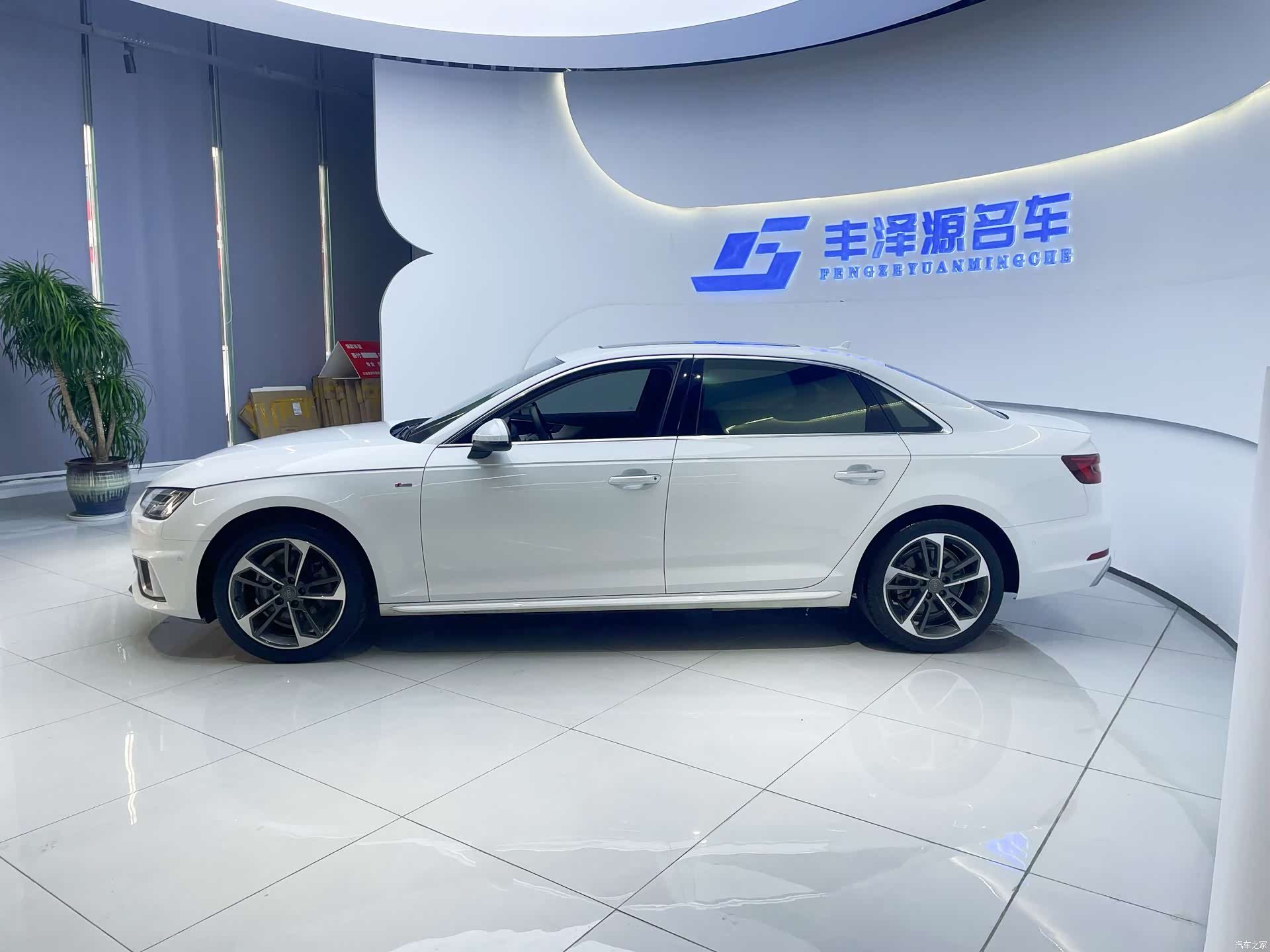 Audi A4L, 2019 3
