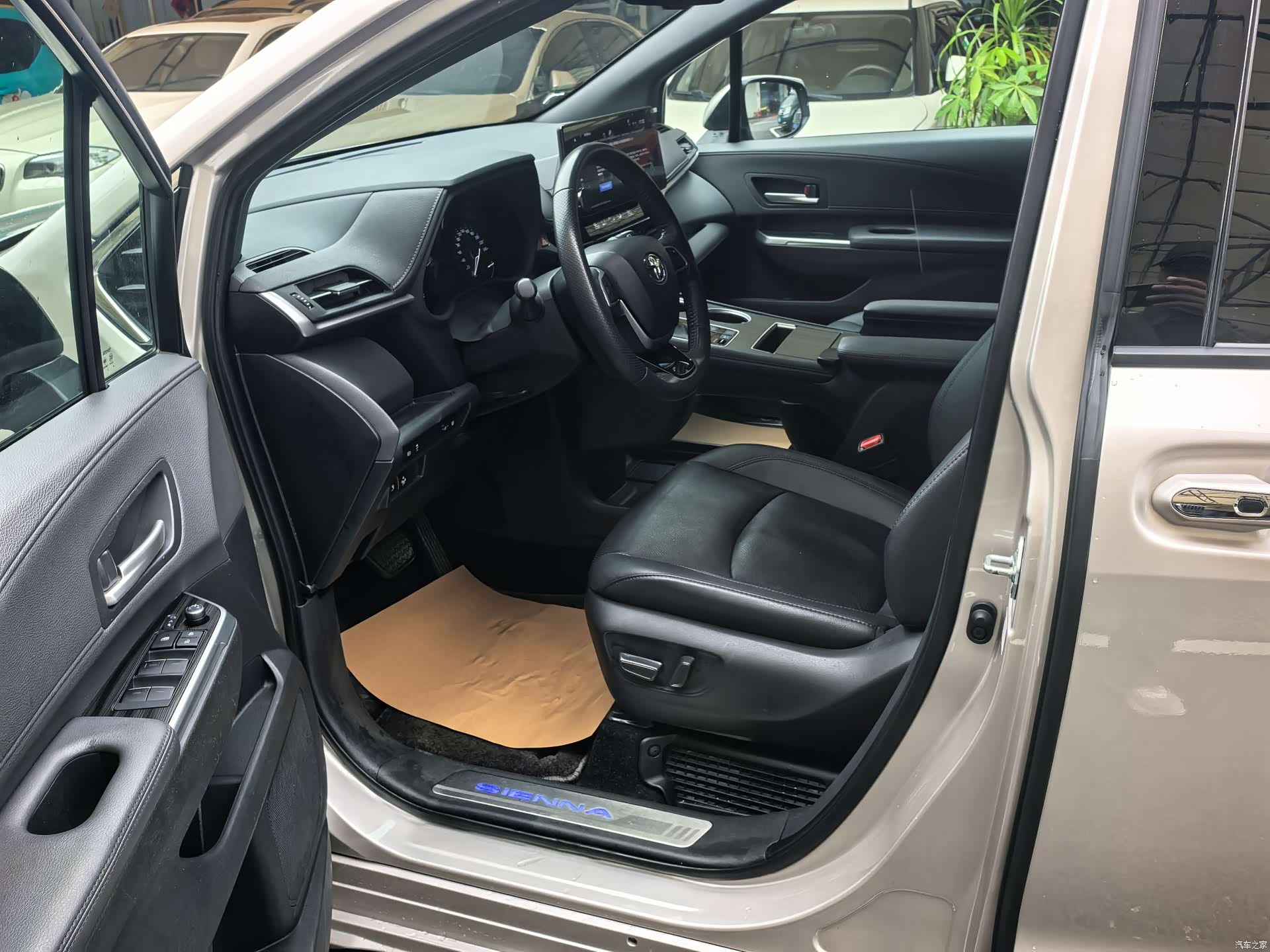 Toyota Sienna, 2023 11