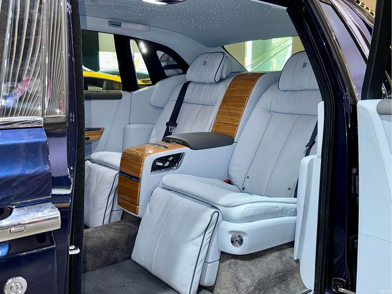 Rolls-Royce Phantom, 2020 27