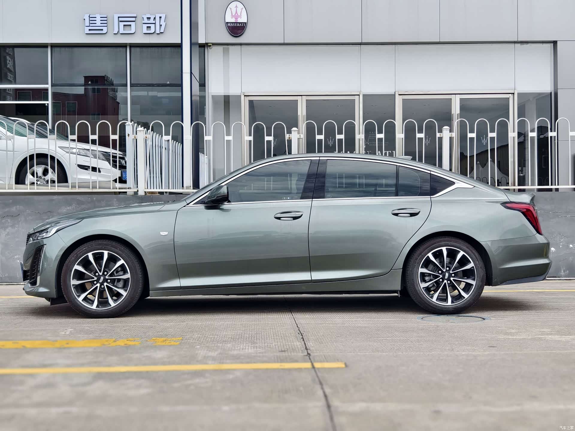 Cadillac CT5, 2023 все фото