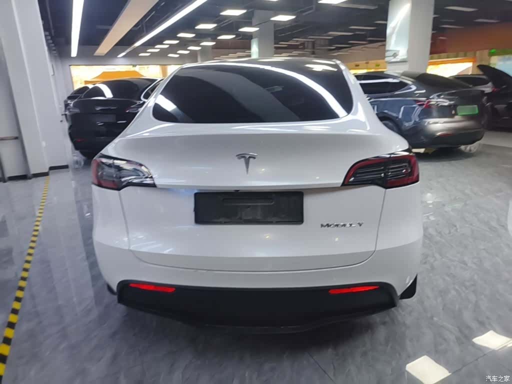 Tesla Model Y, 2023 6