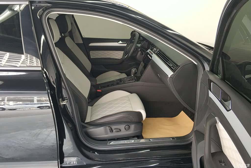 Volkswagen Magotan, 2025 8