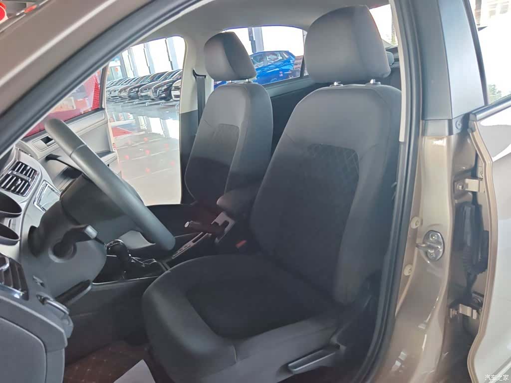 Skoda Rapid, 2021 9