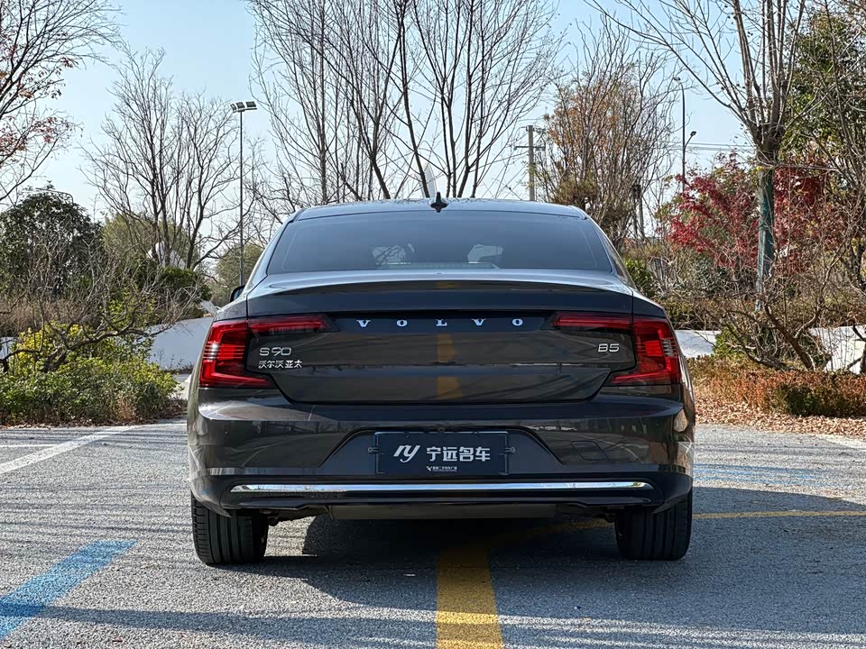 Volvo S90