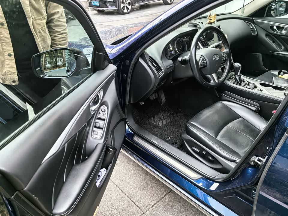 Infiniti Q50L
