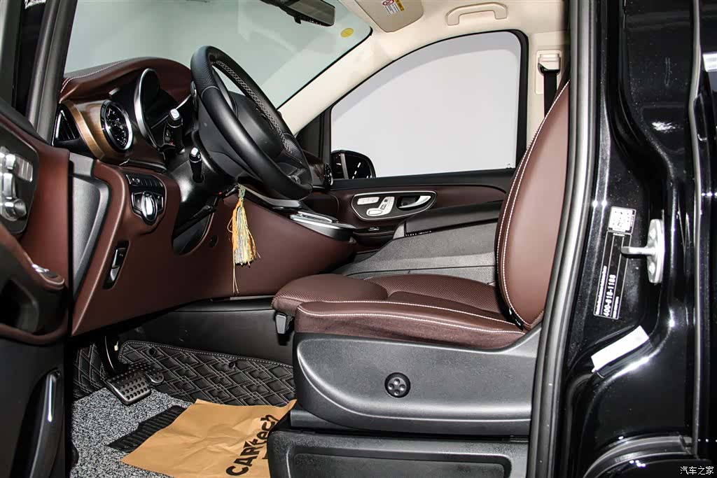 Mercedes-Benz V-Class, 2023 22