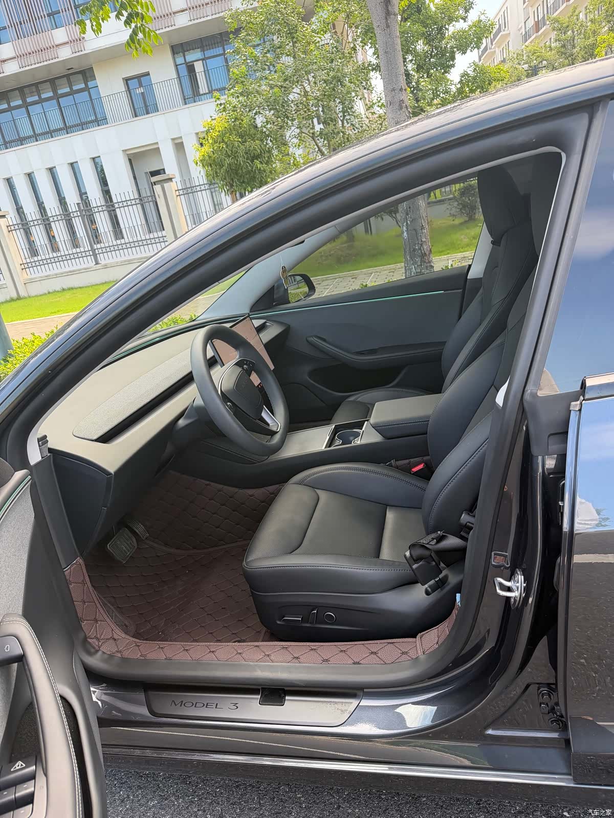 Tesla Model 3, 2025 9