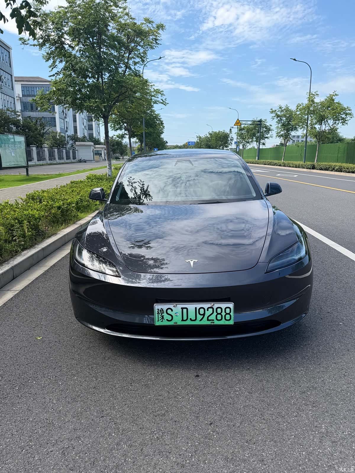Tesla Model 3, 2025 1