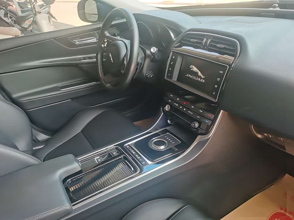 Jaguar XEL Jaguar XEL
