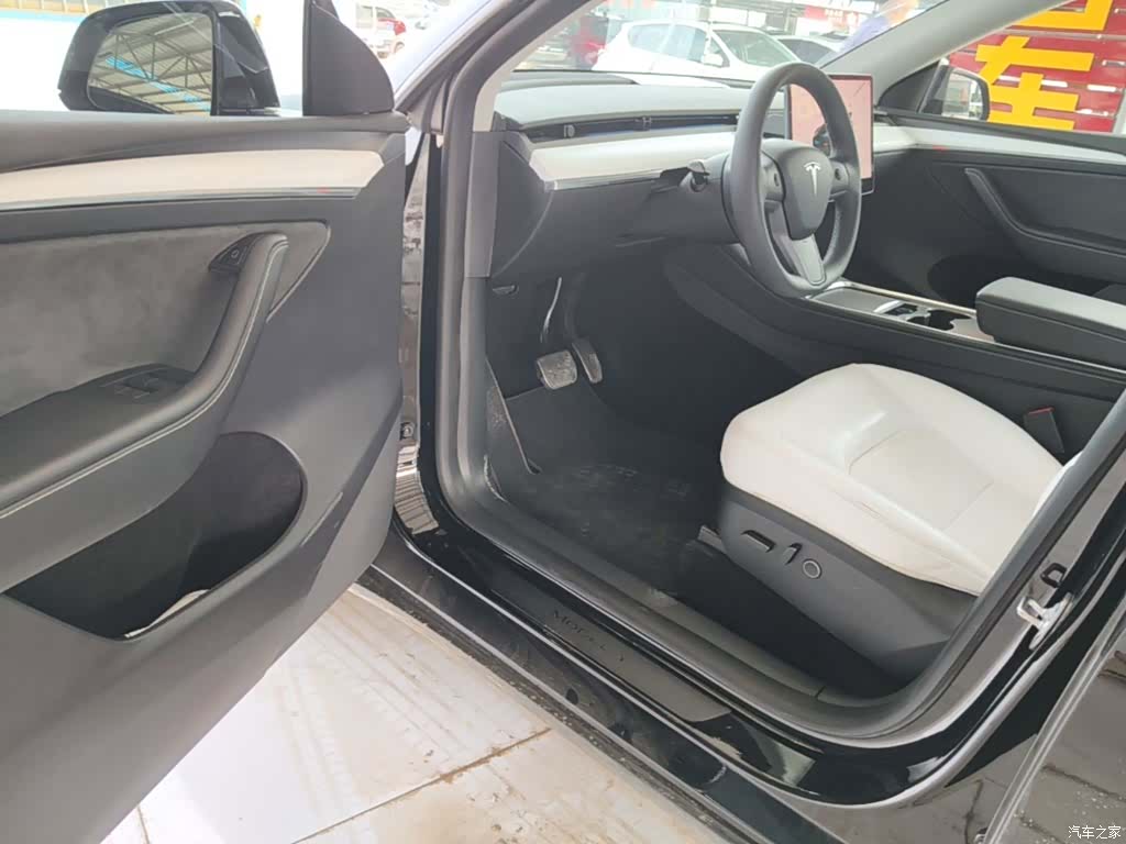 Tesla Model Y, 2023 16