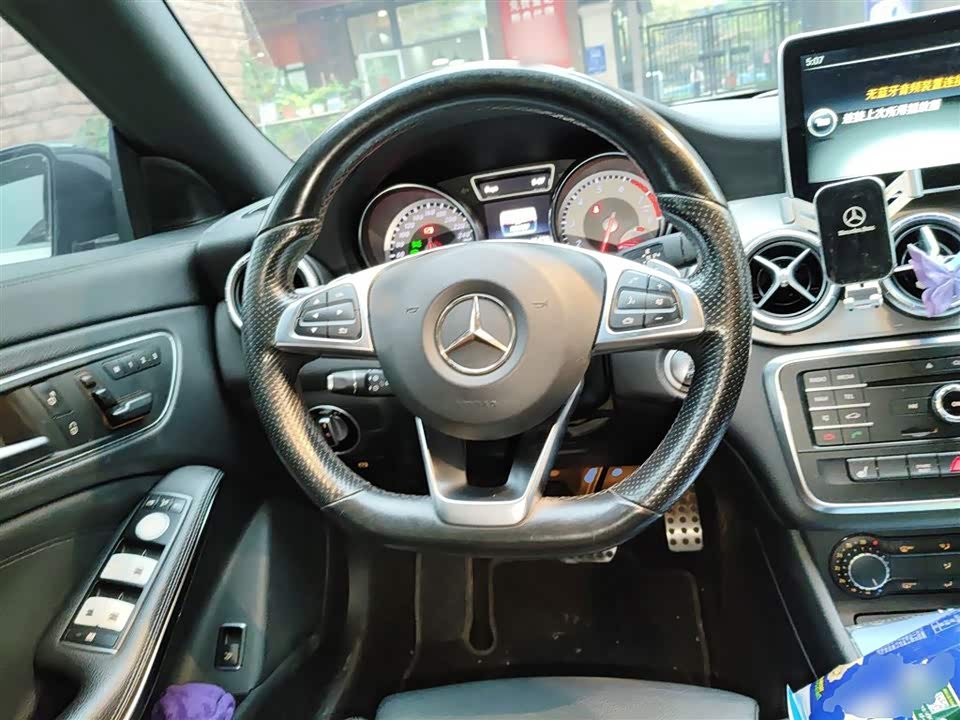 Mercedes-Benz CLA