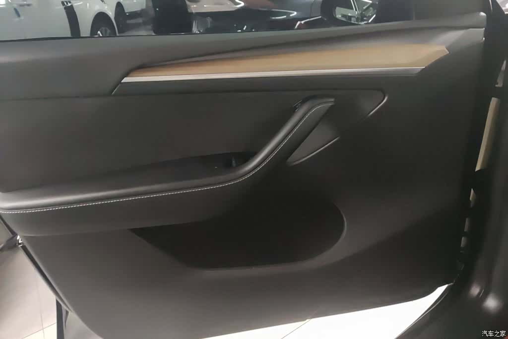 Tesla Model Y, 2023 7