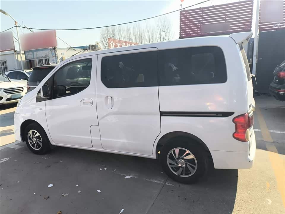 Nissan NV200