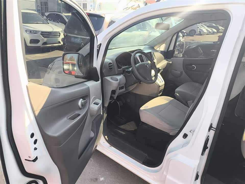 Nissan NV200