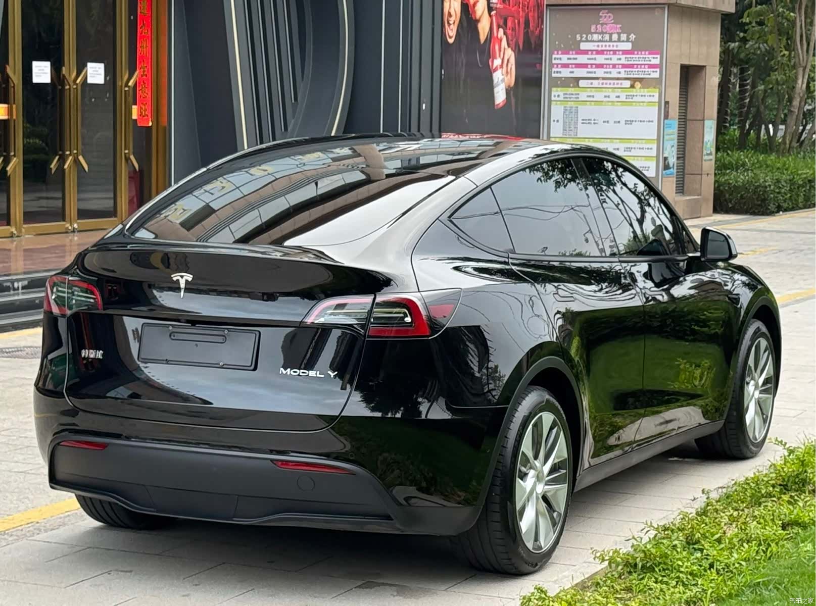 Tesla Model Y, 2022 4
