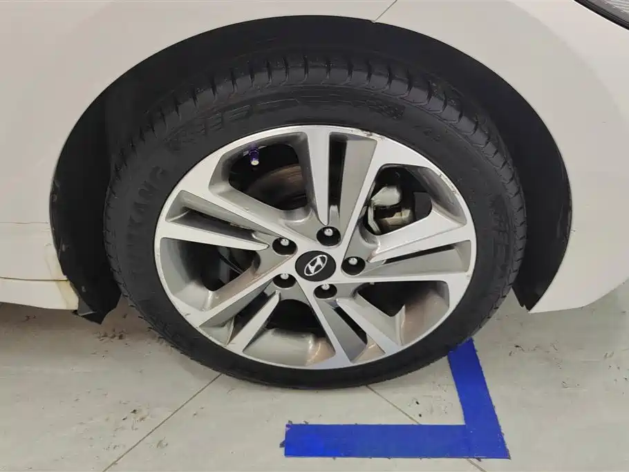 Hyundai Lead