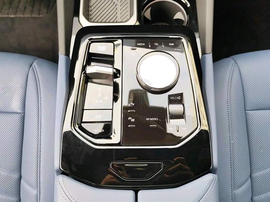 BMW i5
