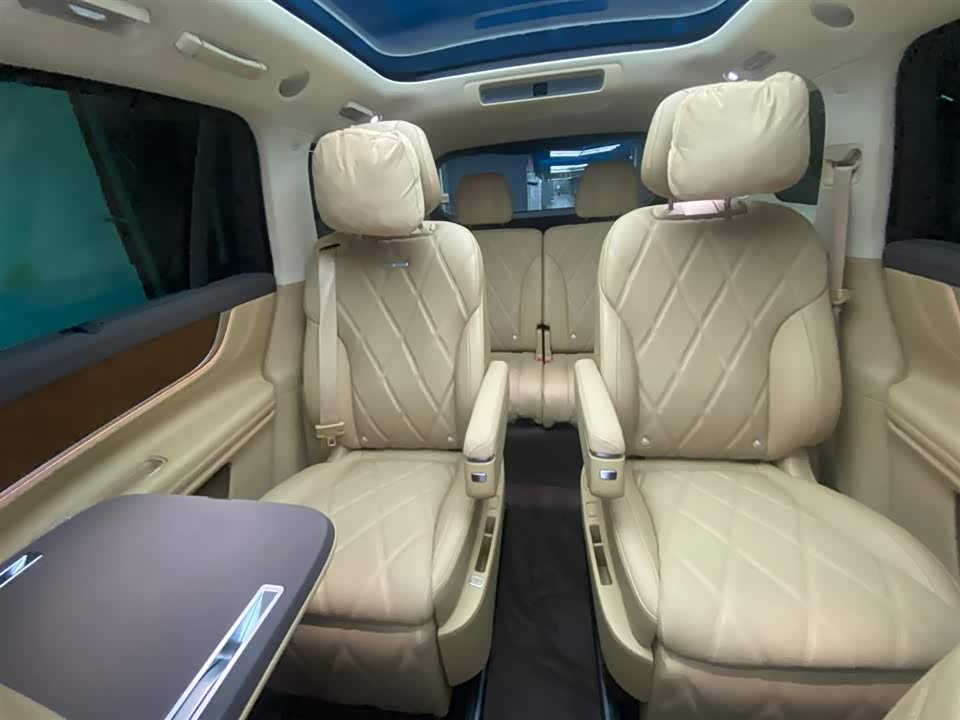 AITO Ask the world M9