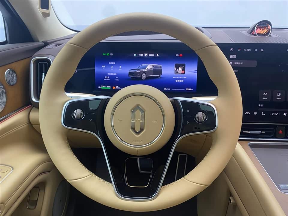 AITO Ask the world M9