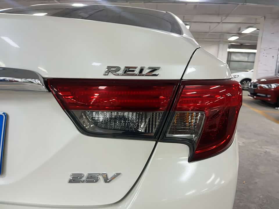 Toyota Reiz