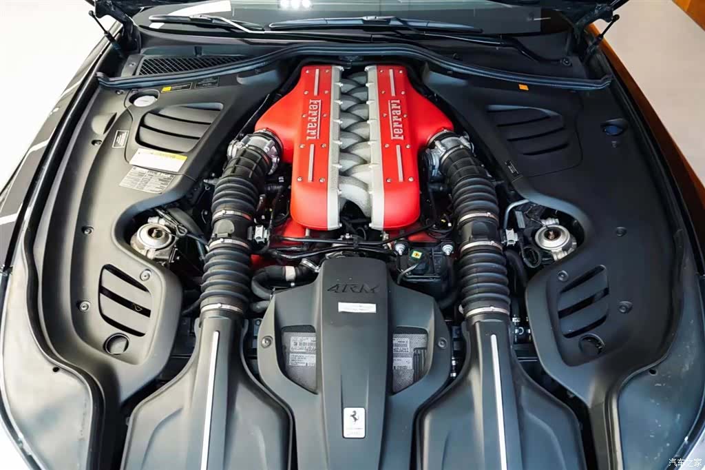 Ferrari GTC4Lus, 2018 10