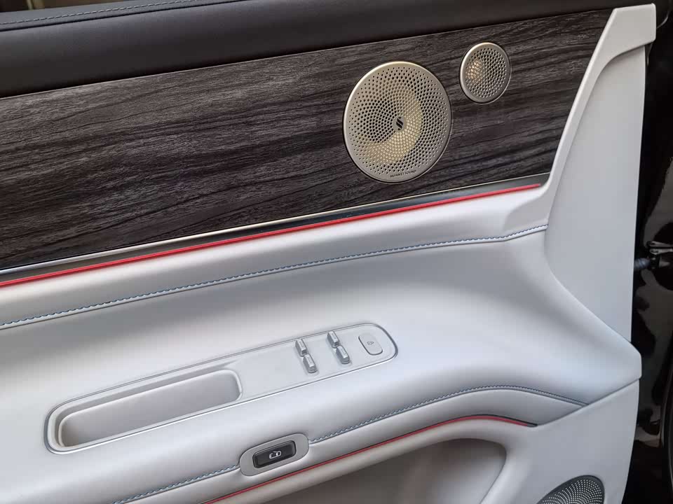 AITO Ask the world M9