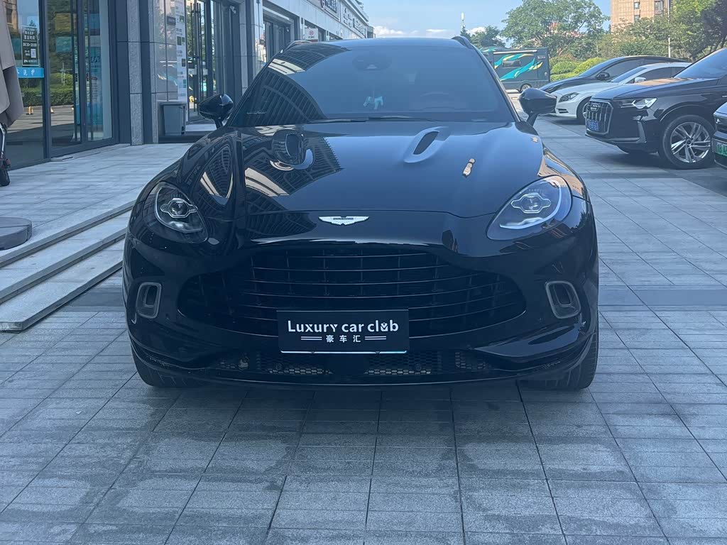 Aston Martin DBX