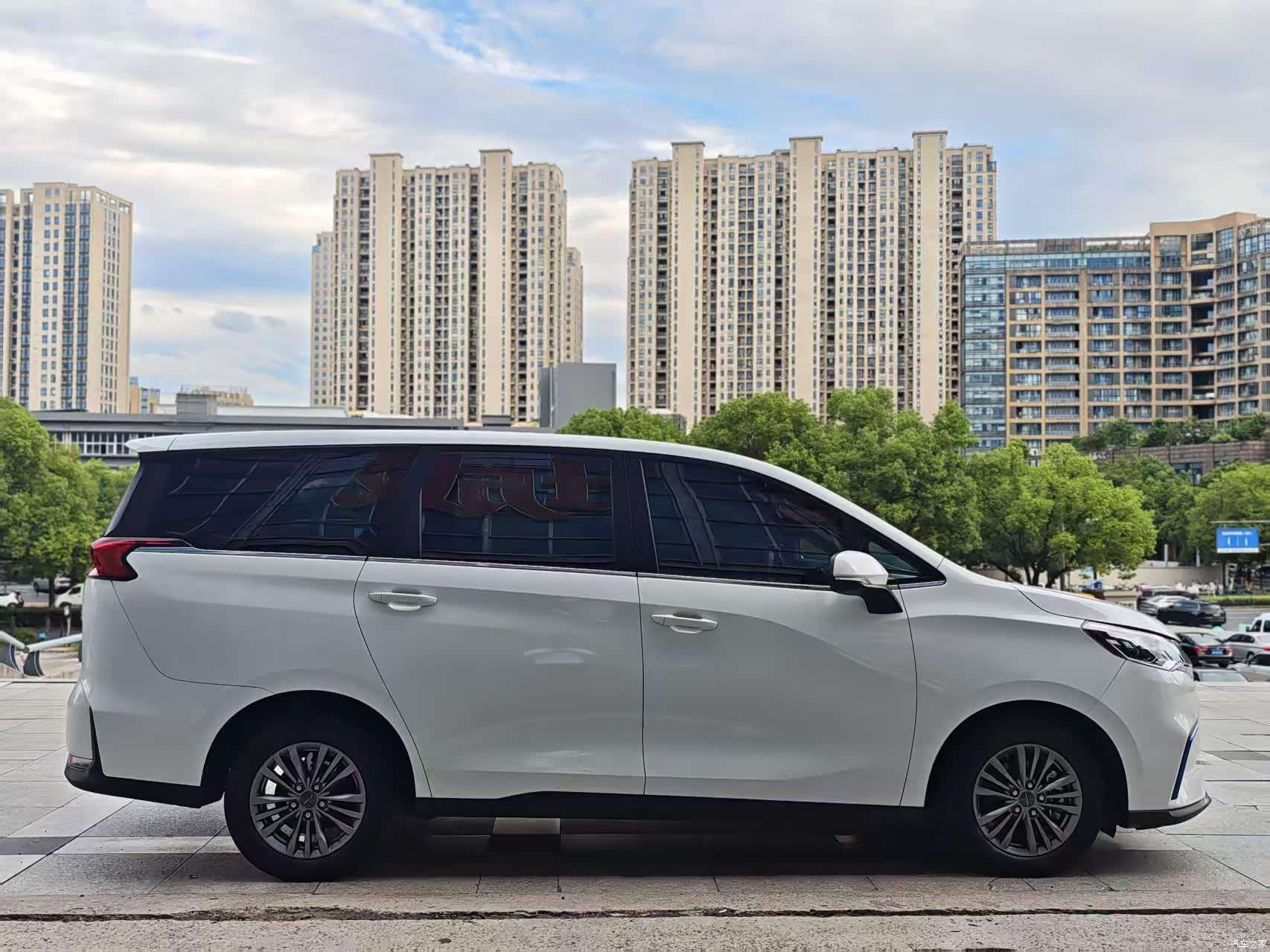 Maxus EUNIQ, 2021 6