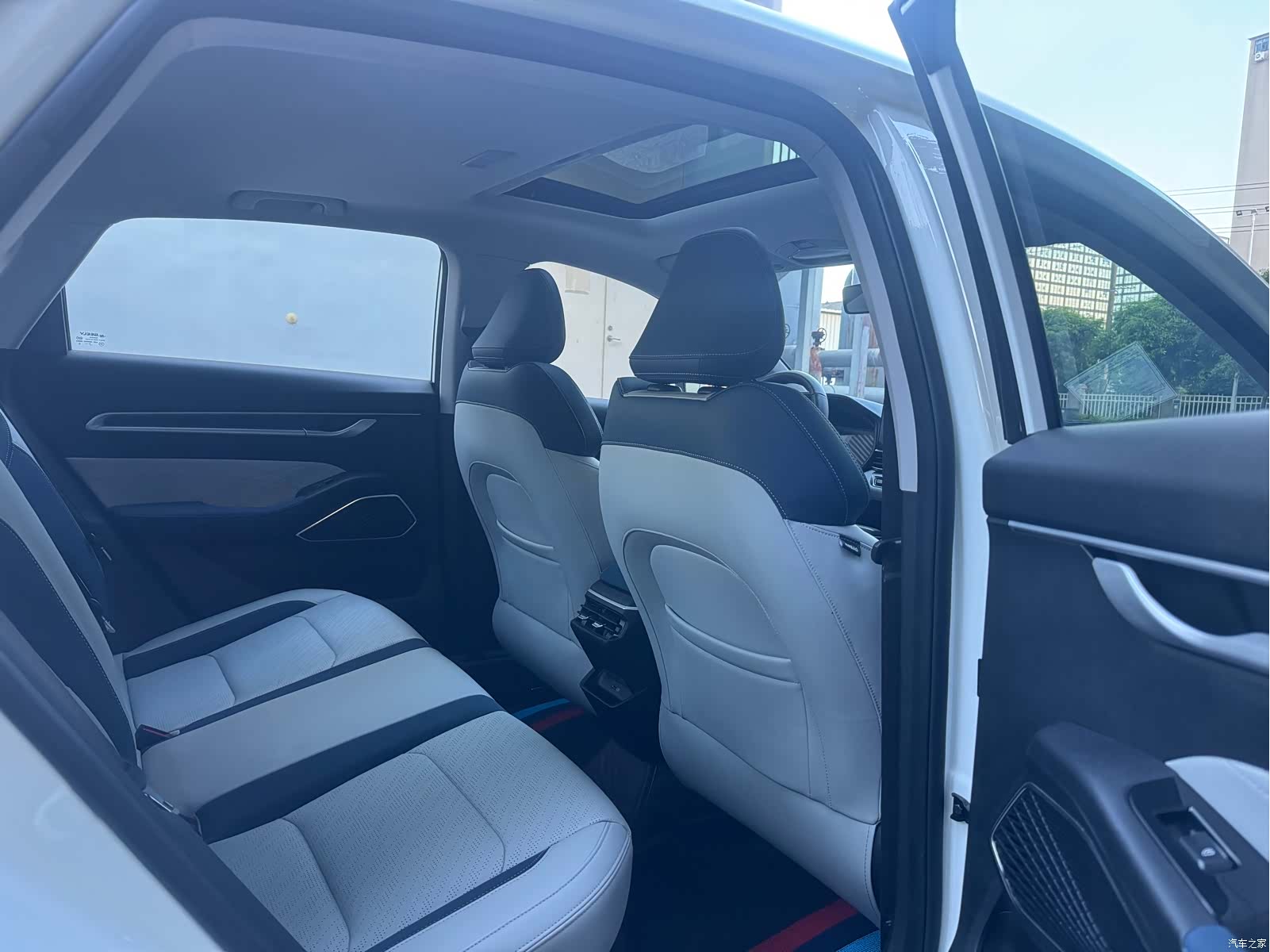Geely Emgrand, 2022 19