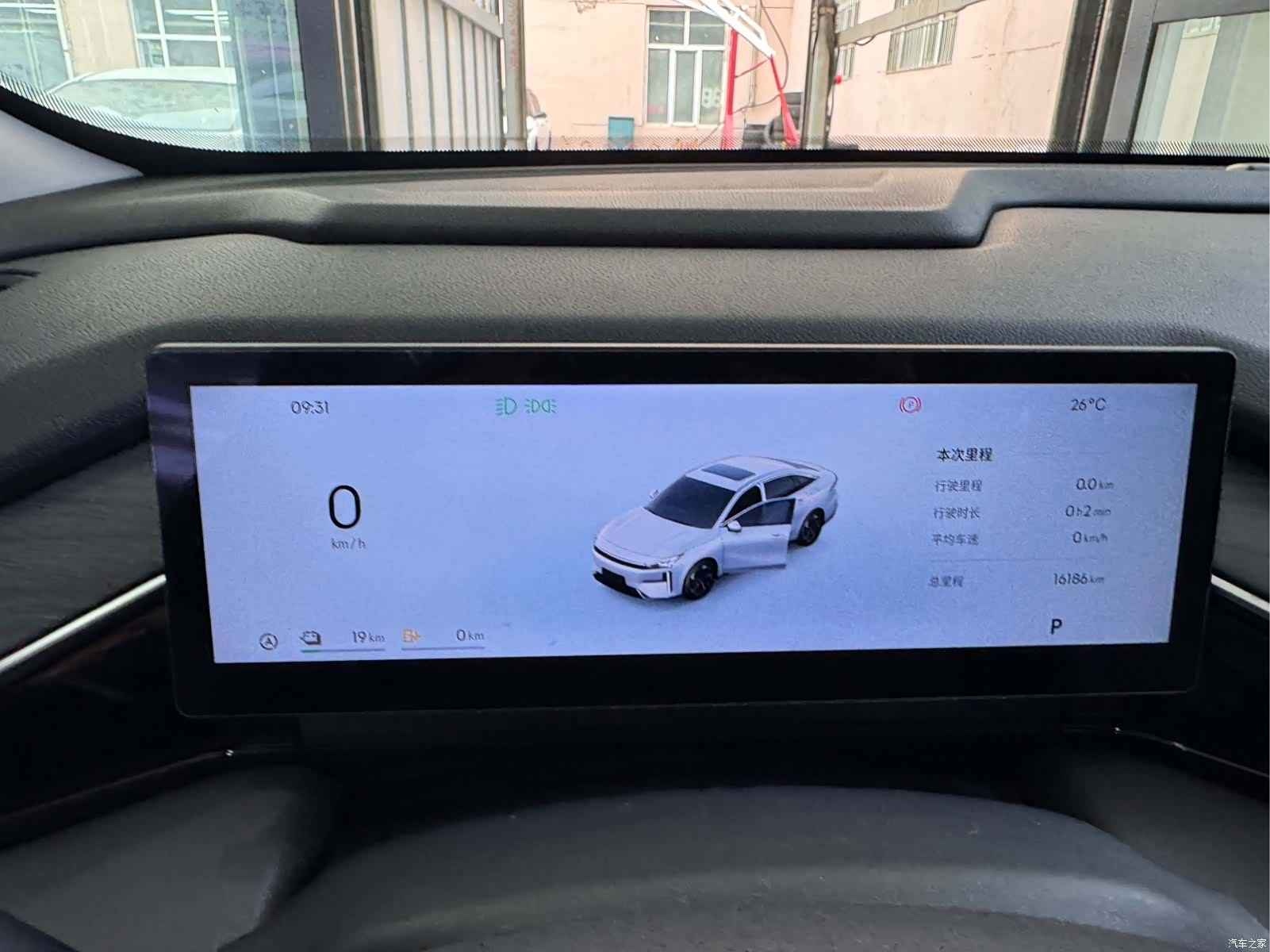 Geely Galaxy L6, 2025 11