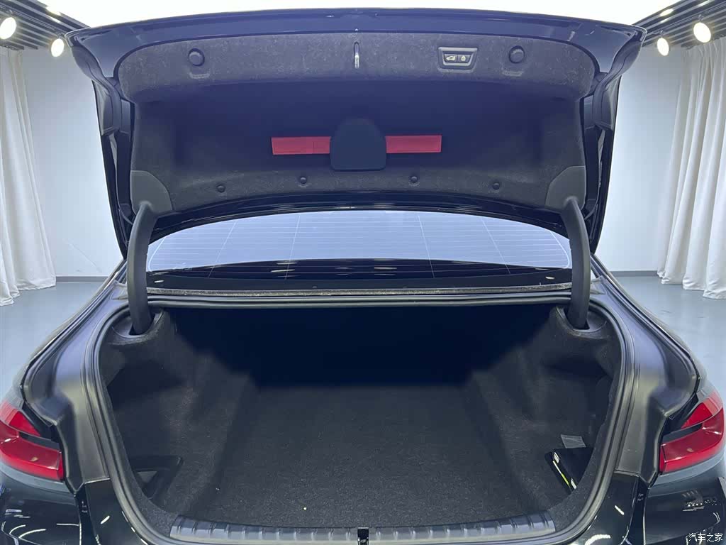 BMW 5 Series, 2021 26
