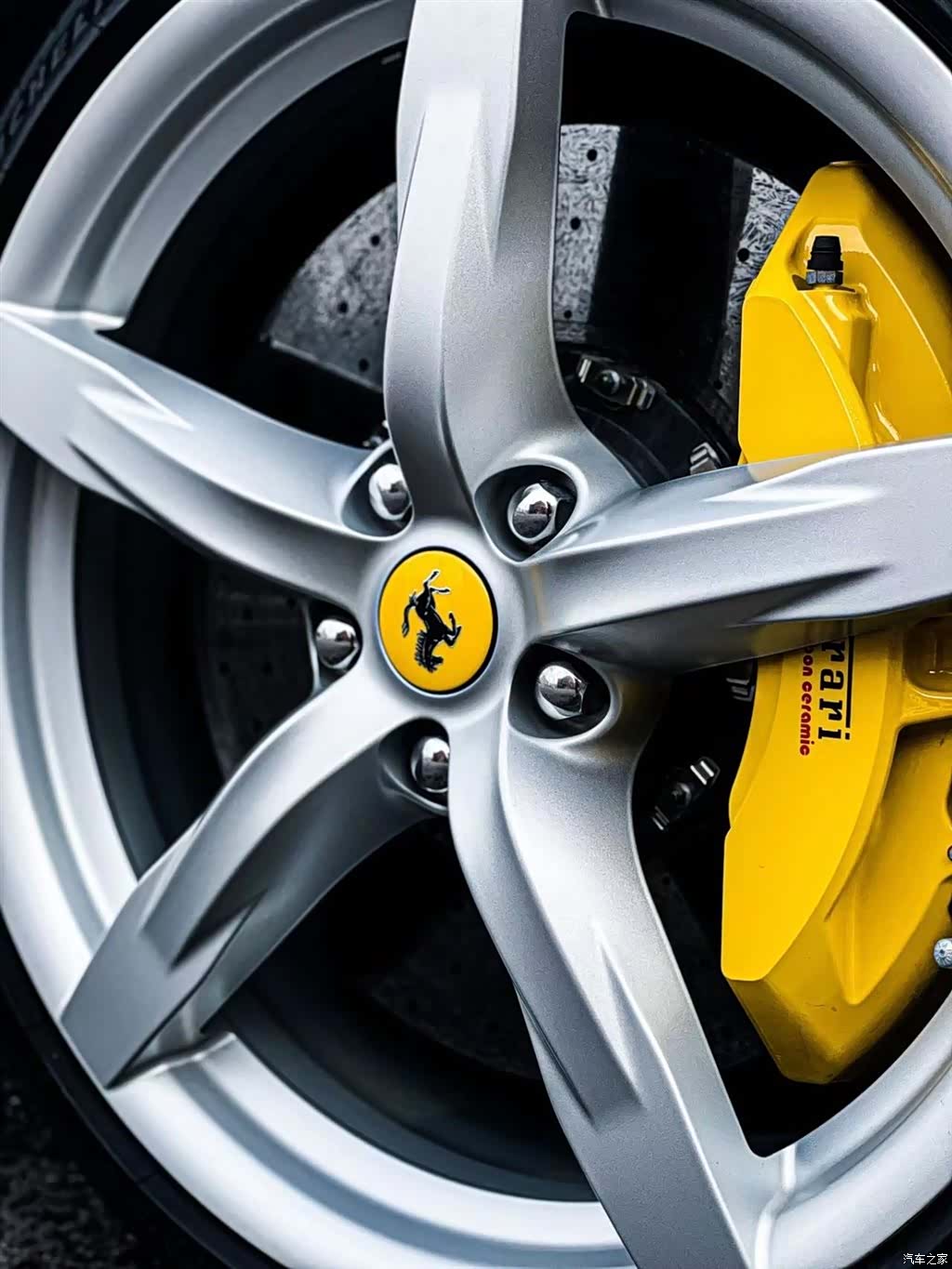 Ferrari GTC4Lus, 2018 4