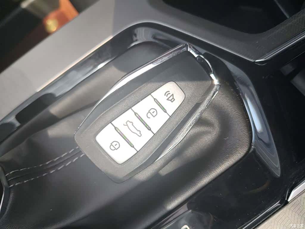 Geely Emgrand, 2023 9