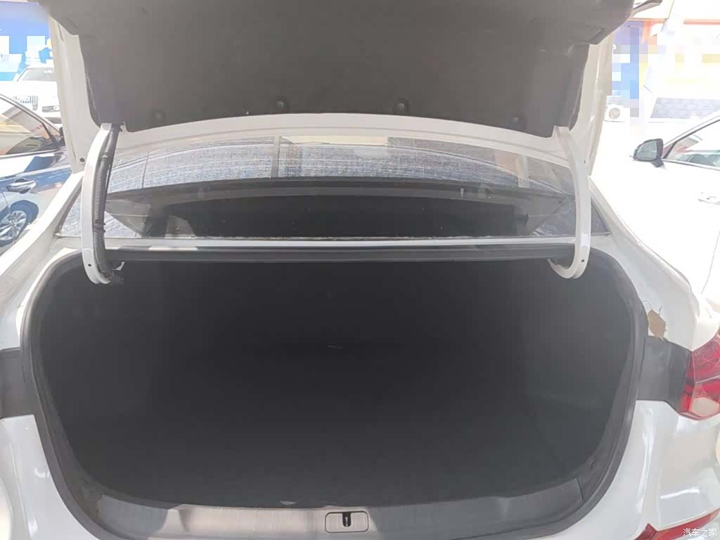 Geely Emgrand, 2023 19