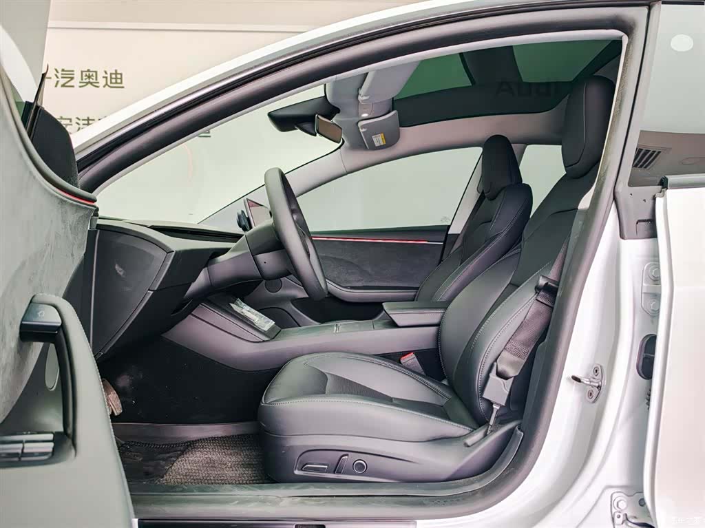 Tesla Model 3, 2025 10