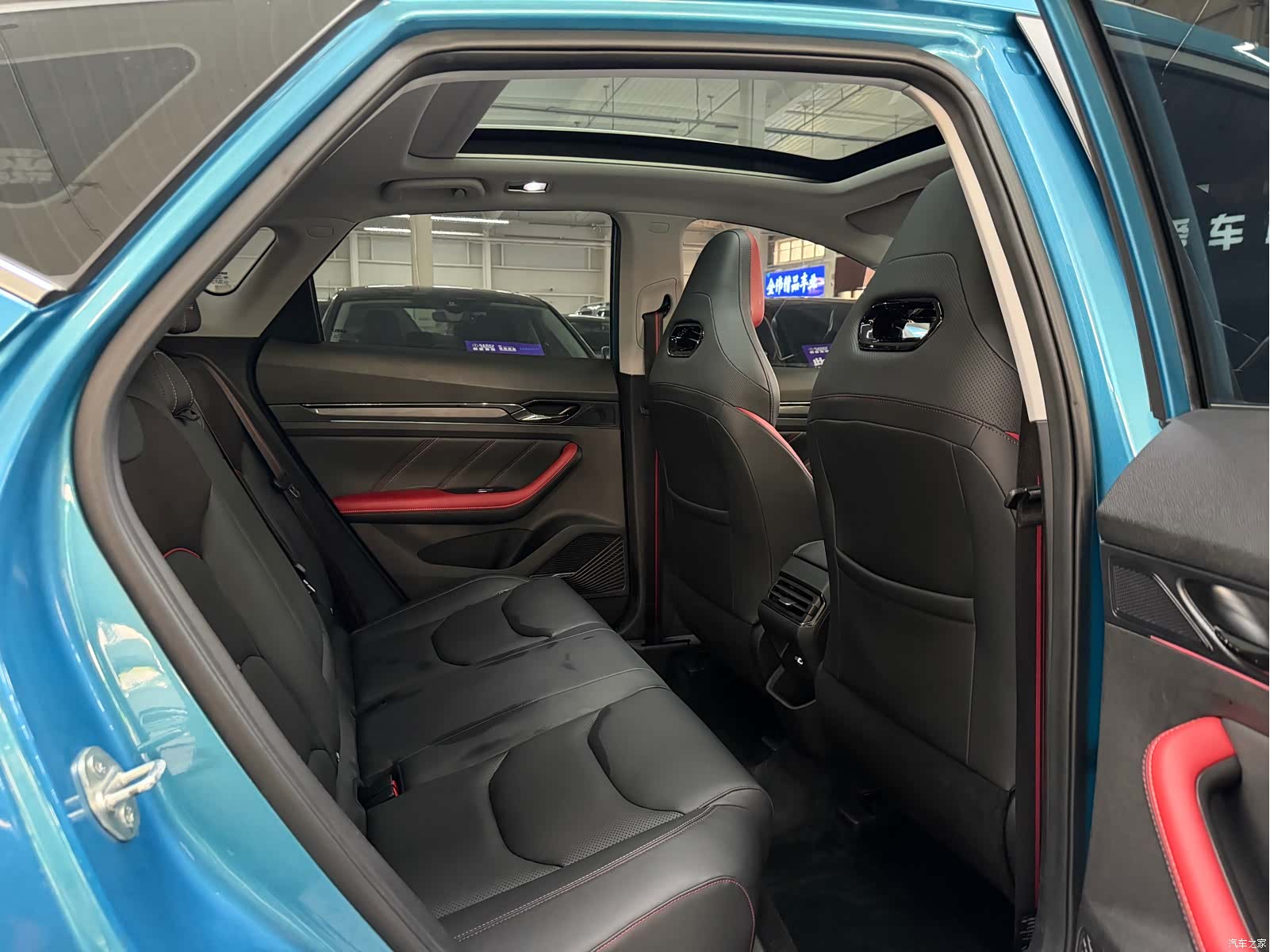 Geely Emgrand, 2022 16