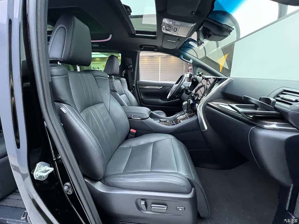 Toyota Vellfire, 2023 18