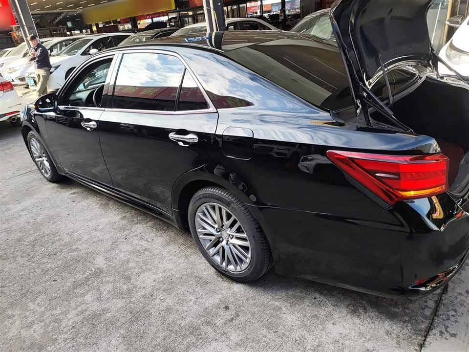Toyota crown