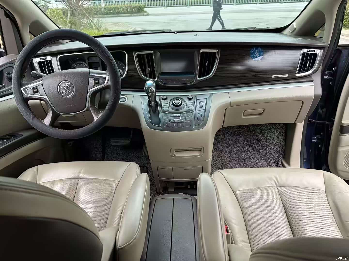 Buick GL8, 2011 9