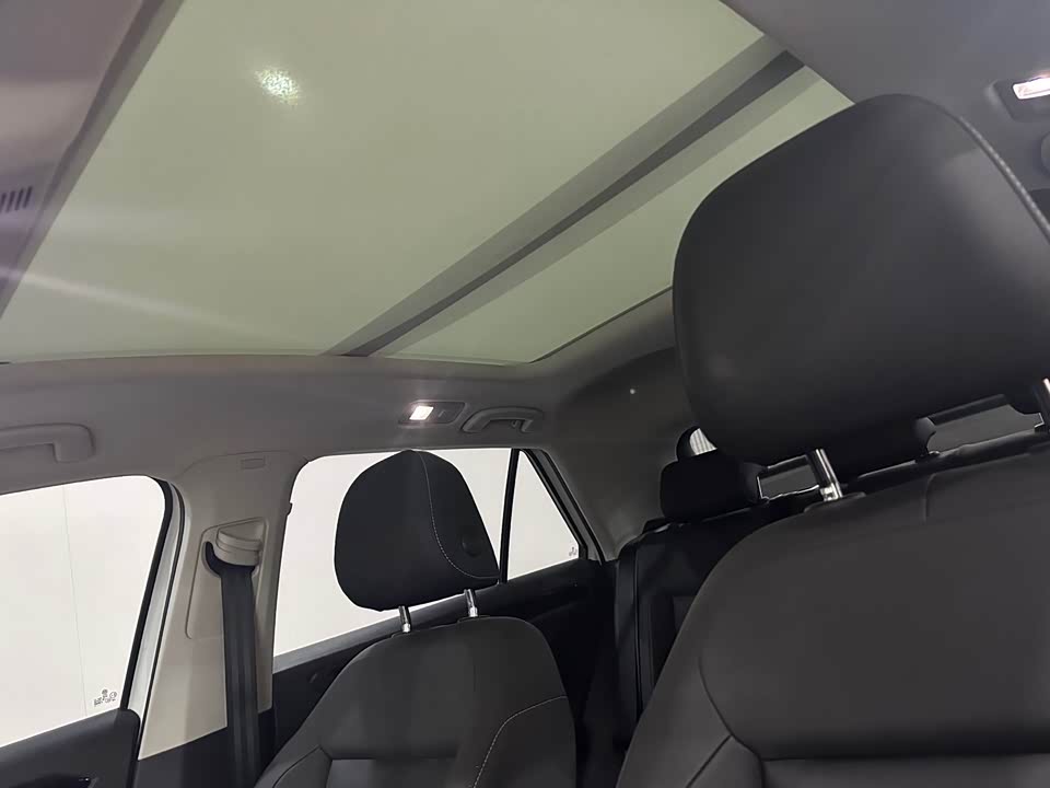 Volkswagen T-ROC exploring Songs