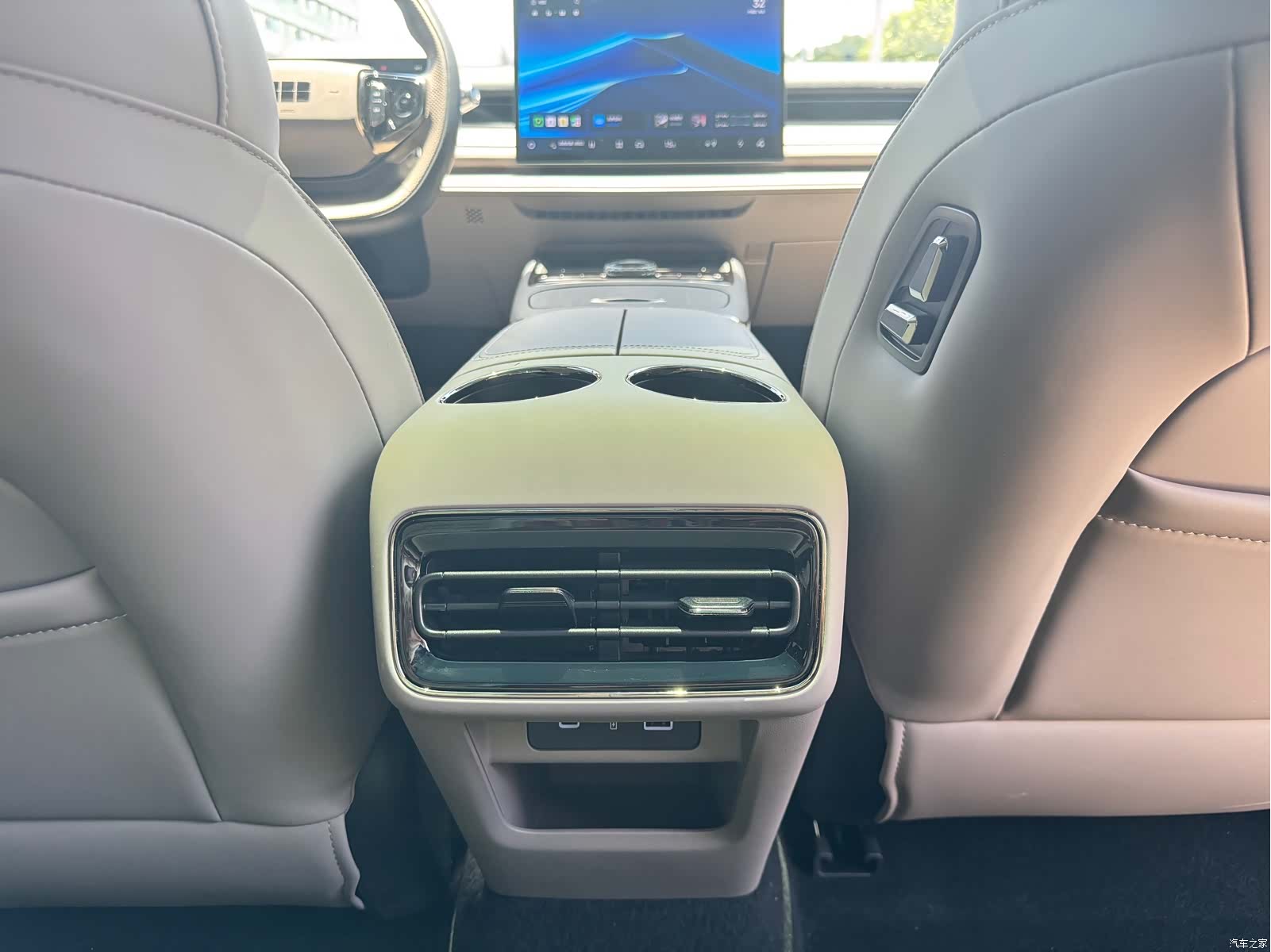 Geely 8, 2025 14