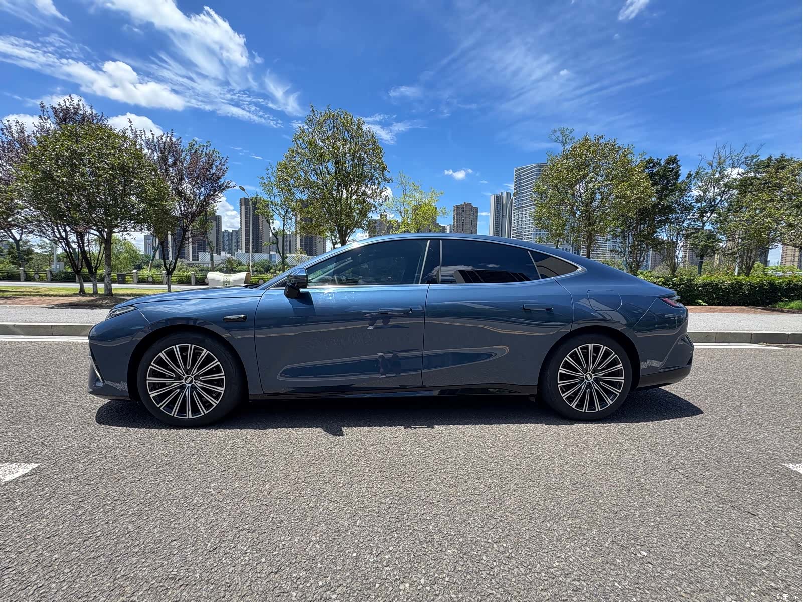 Geely 8, 2025 4