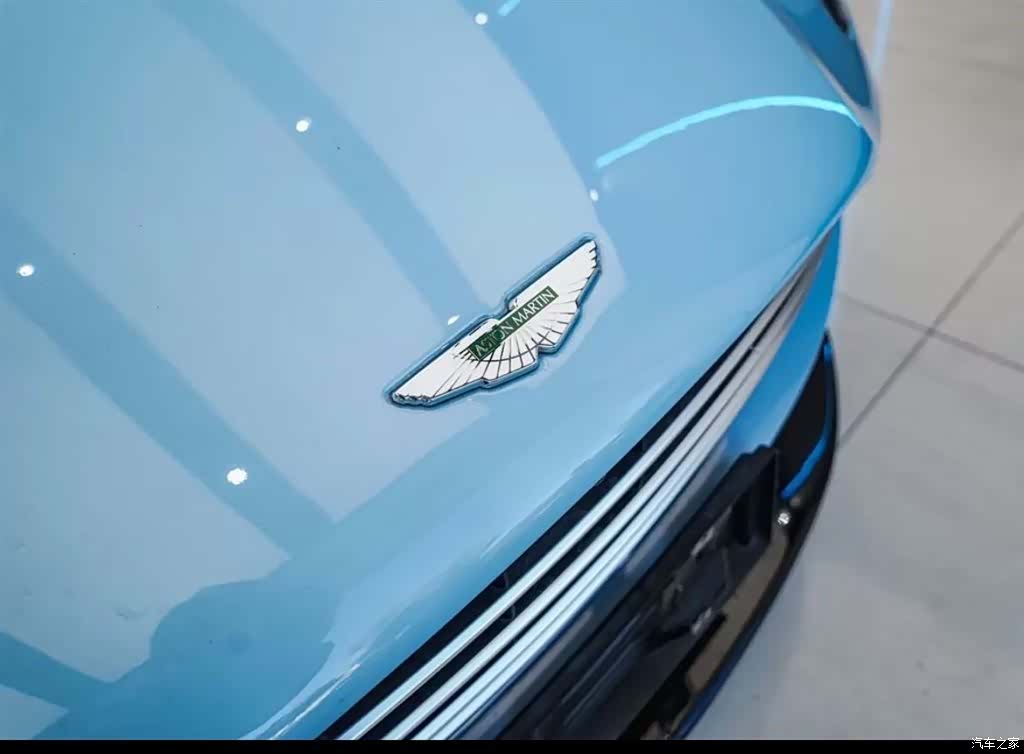 Aston Martin DB11, 2020 4
