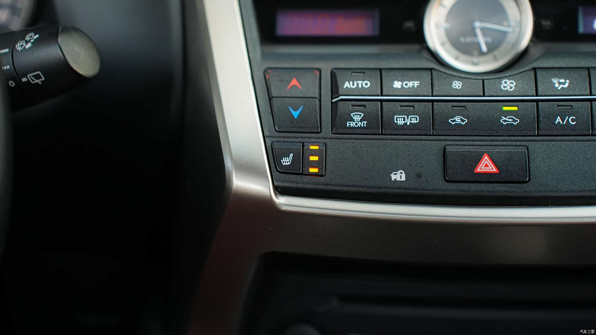 Lexus NX, 2016 17