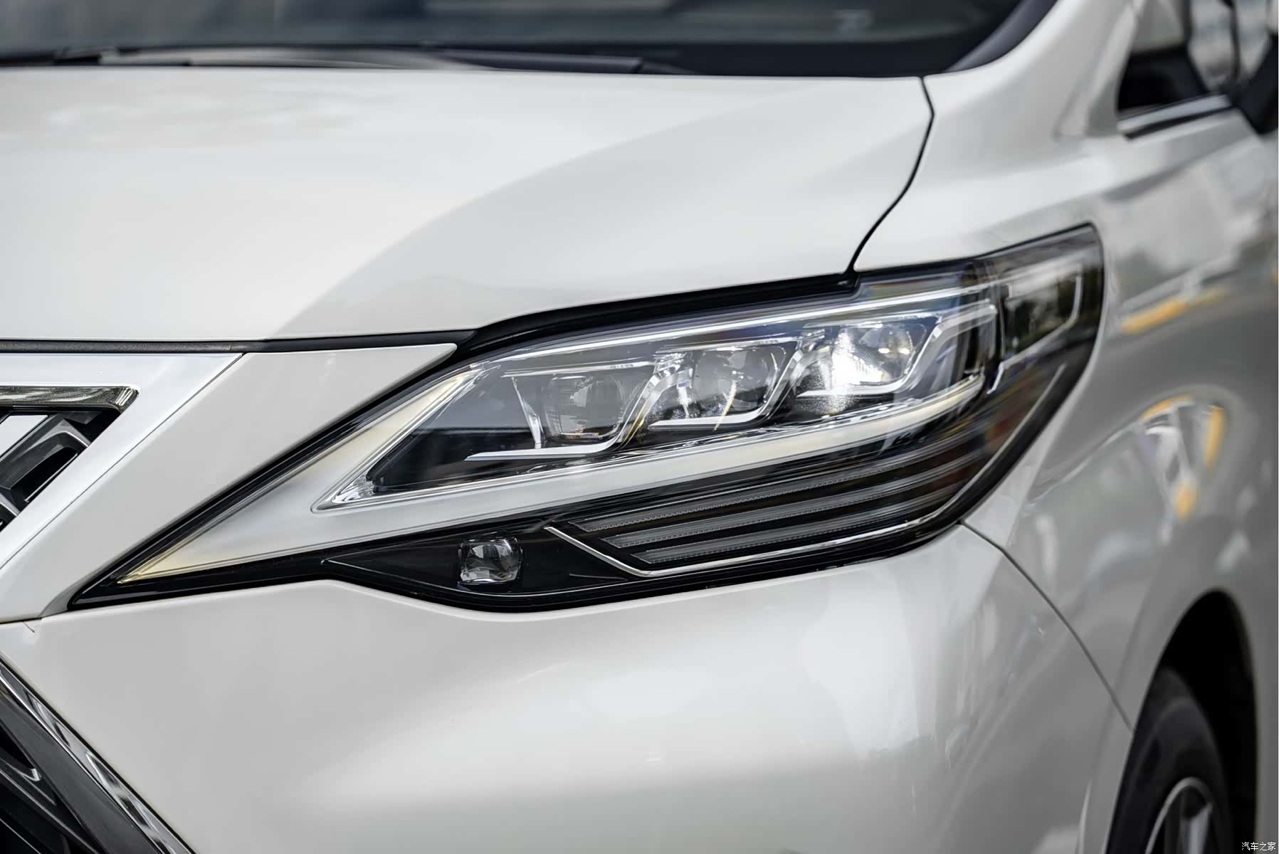 Lexus LM, 2022 15