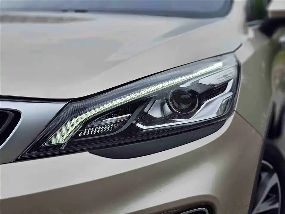 Geely Emgrand GS