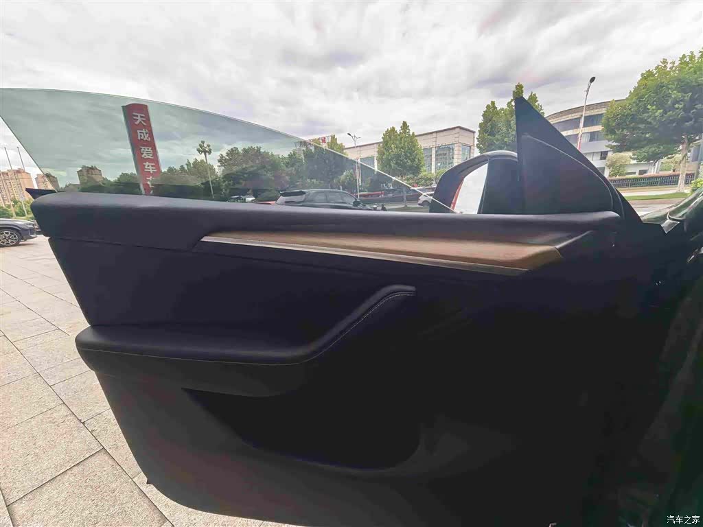 Tesla Model Y, 2021 13